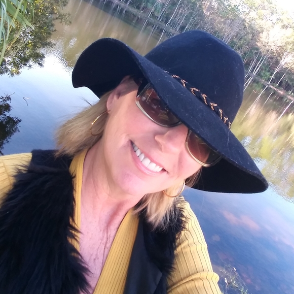 Meet your Posher, Eve - Picture 4 of 9